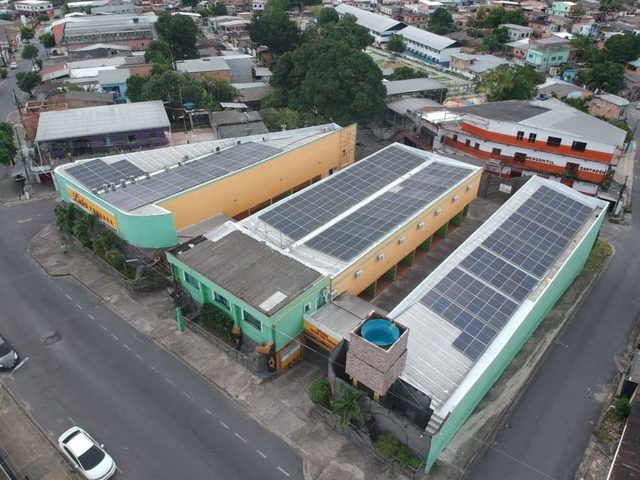 Sistema de 12,60 kWp, com 25 módulos instalados em Manaus/AM