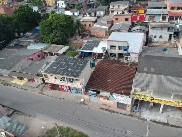 Sistema de 15,18 kWp, com 46 módulos instalados em Manaus/AM