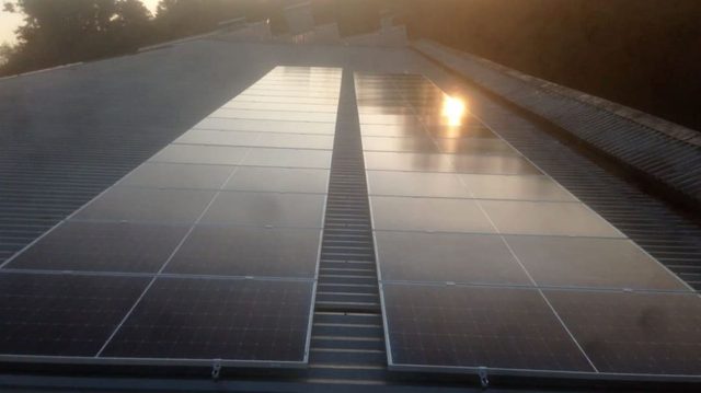 Sistema de 8,72 kWp, com 16 módulos instalados em Manacapuru/AM -