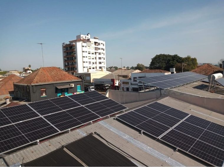 Sistema de 7,08 kWp, com 11 módulos instalados em Não-Me-Toque/RS