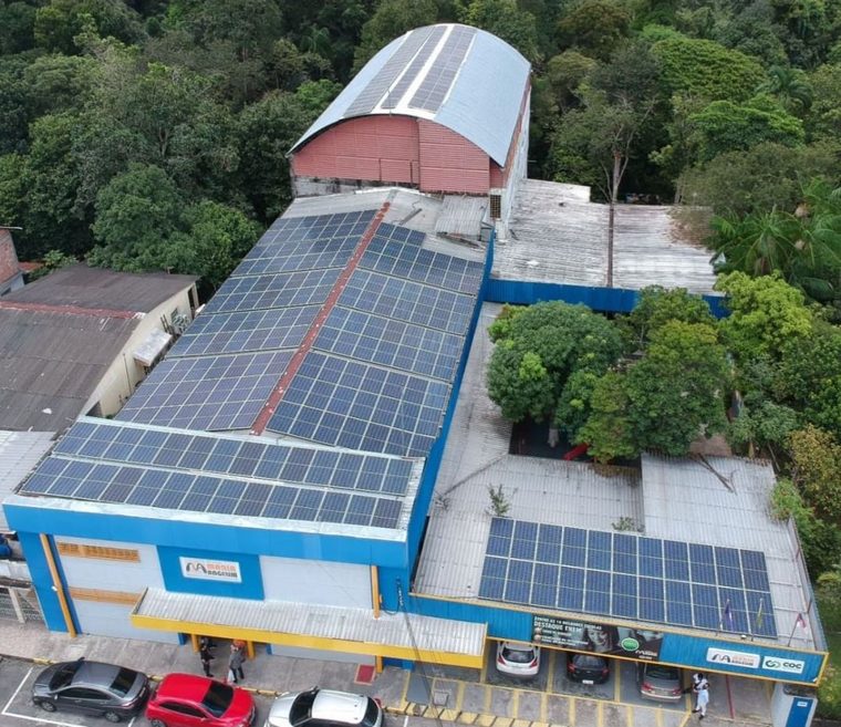 Sistema de 13,08 kWp, com 24 módulos instalados em Manaus/AM