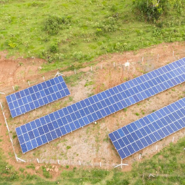 Sistema de 12,60 kWp, com 25 módulos instalados em Manaus/AM