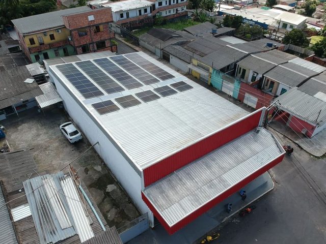 Sistema de 13,08 kWp, com 24 módulos instalados em Manaus/AM