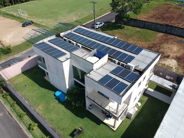 Sistema de 8,72 kWp, com 16 módulos instalados em Manacapuru/AM