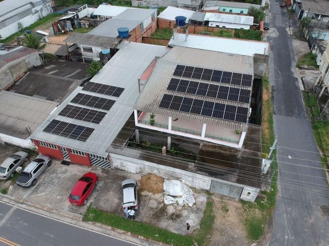 Sistema de 29,97 kWp, com 55 módulos instalados em Manaus/AM -