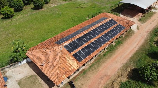 Sistema de 8,72 kWp, com 16 módulos instalados em Manacapuru/AM